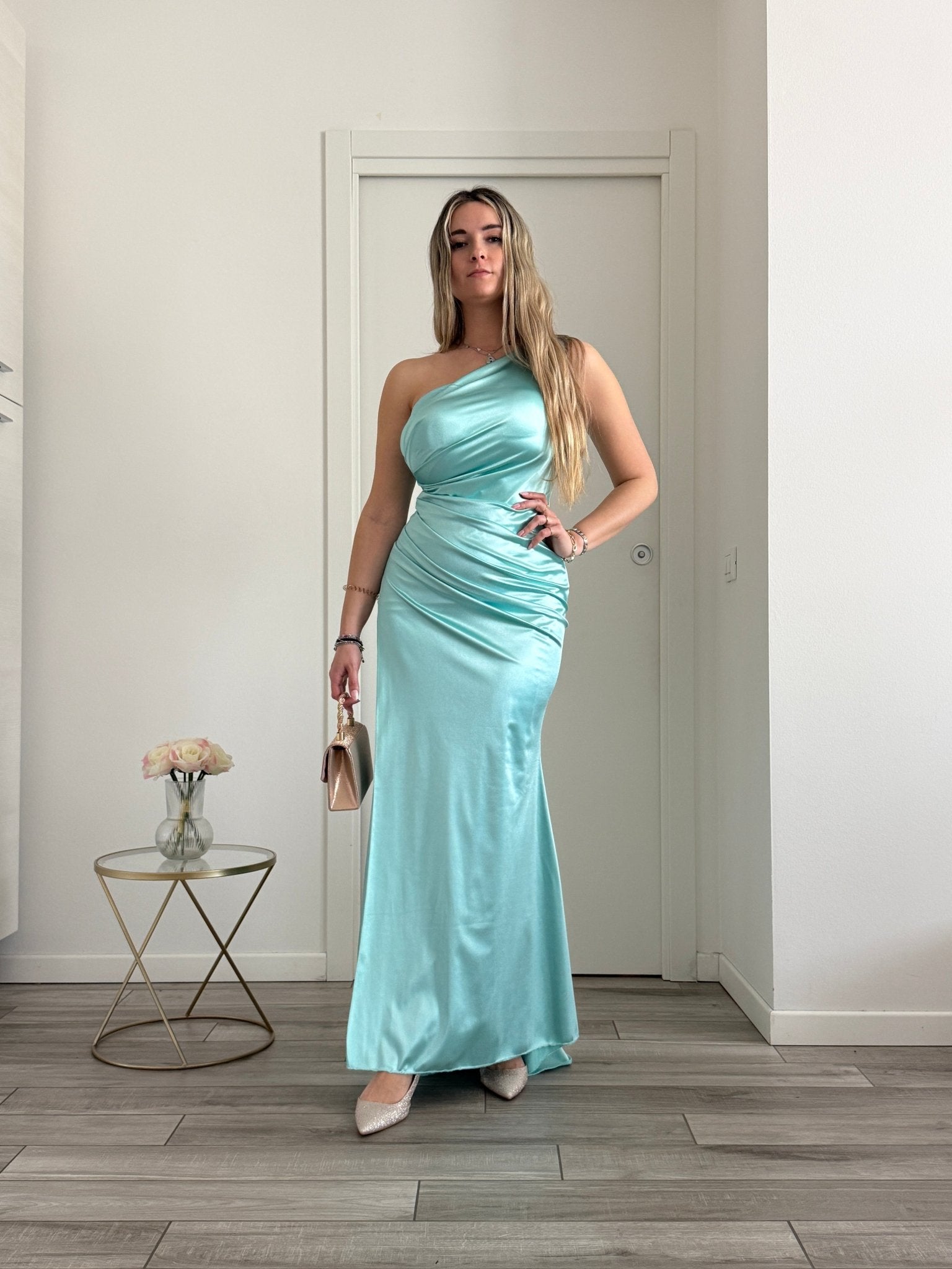 Vestito lungo monospalla in raso CELESTE - Follie by Alice