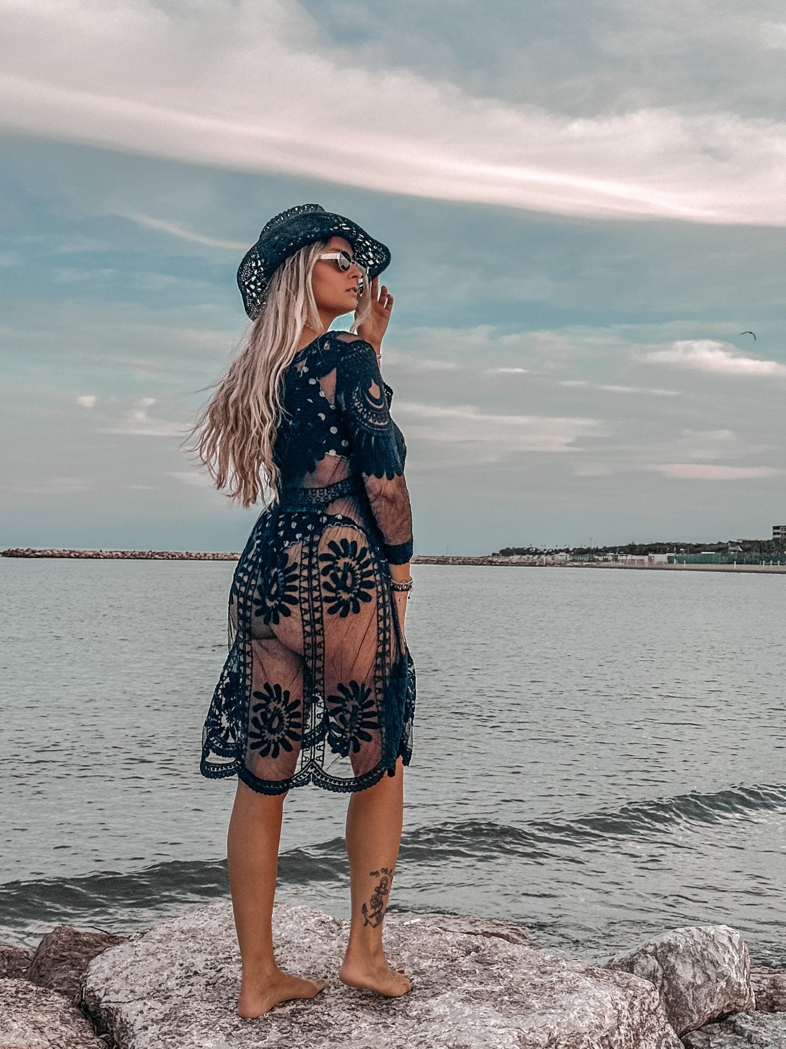 Copricostume lungo con ricami all'uncinetto e maniche 3/4 - Follie by Alice