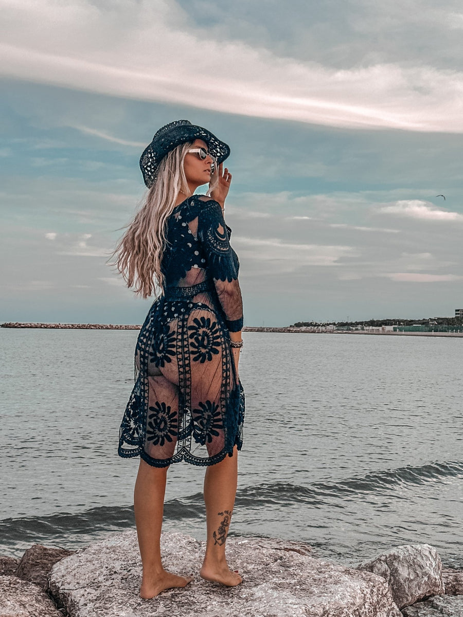 Copricostume lungo con ricami all'uncinetto e maniche 3/4