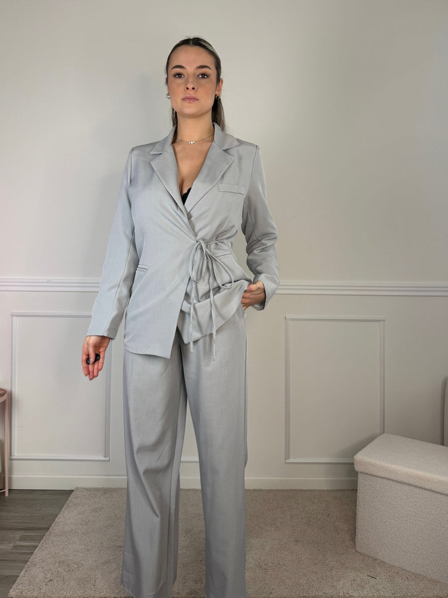 Giacca blazer a portafoglio con laccetto