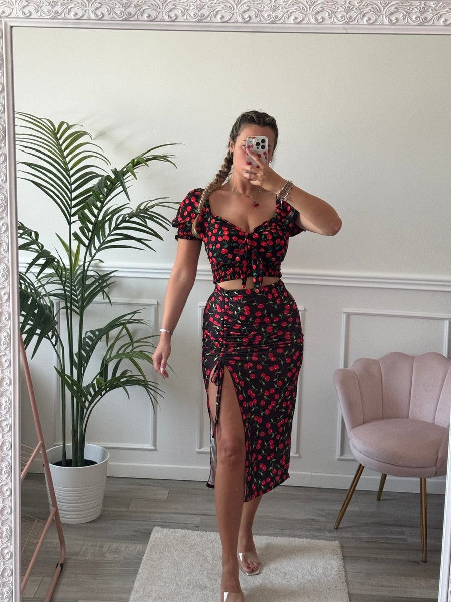 Gonna lunga drappeggiata con ciliegie e spacco – alternate