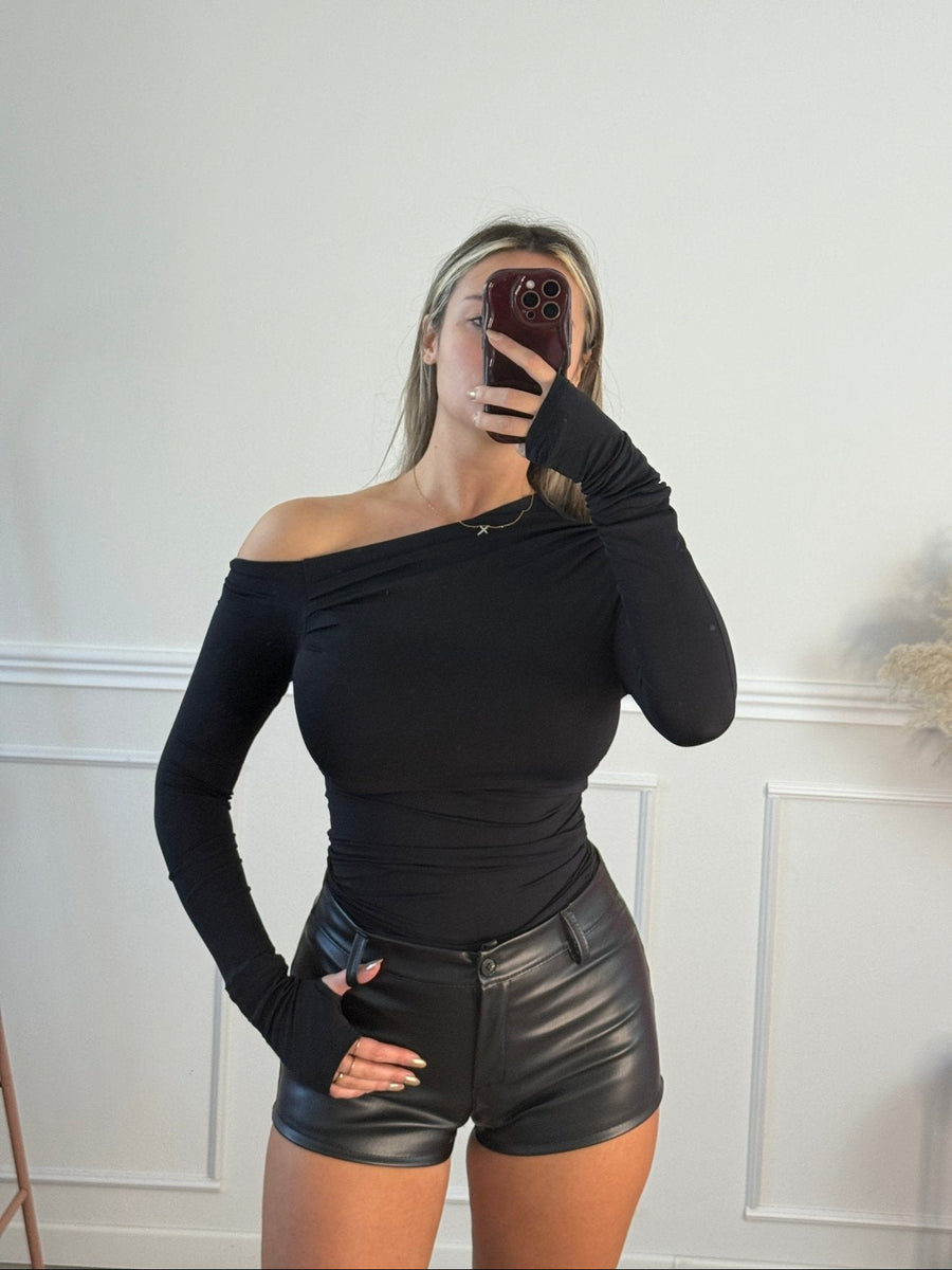 Maglia a maniche lunghe con scollatura off-shoulder