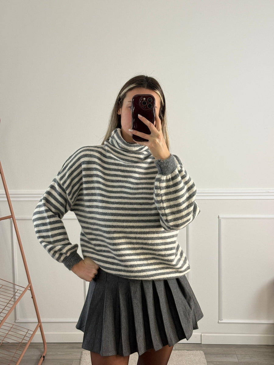 Maglioncino dolcevita a righe in lana