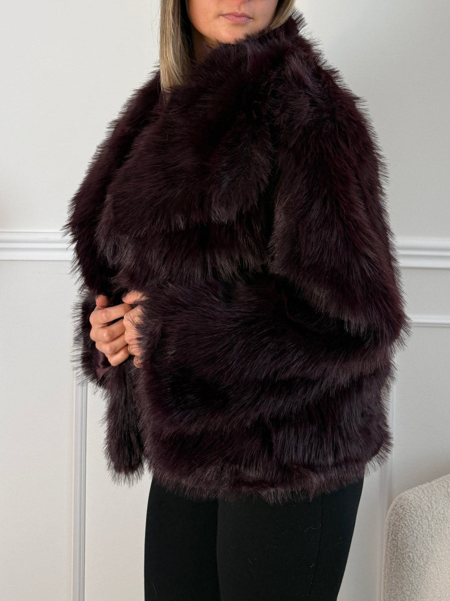 Pelliccia morbida con bottone