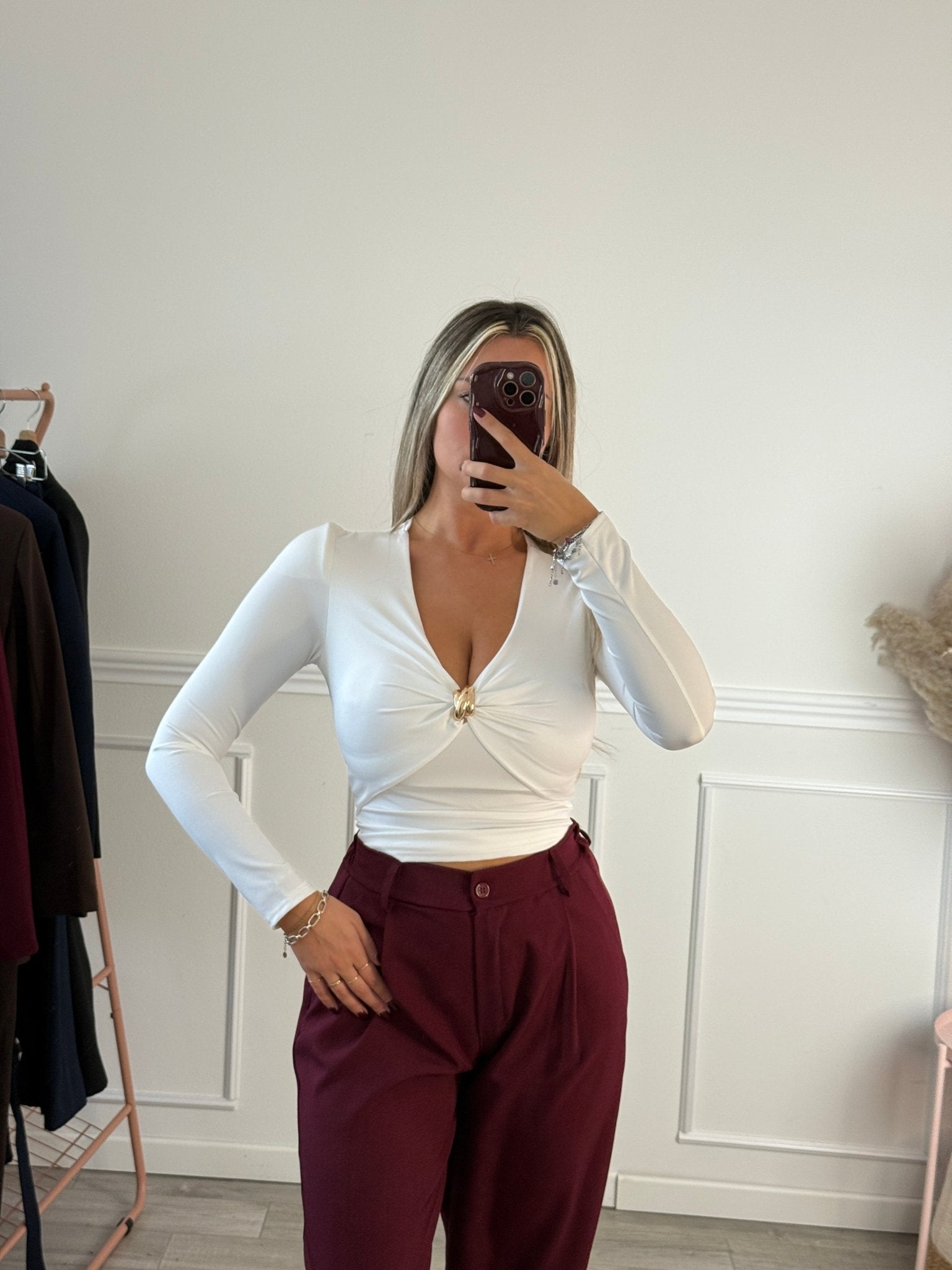 Top a maniche lunghe con drappeggio a farfalla e dettaglio scultura - Follie by Alice