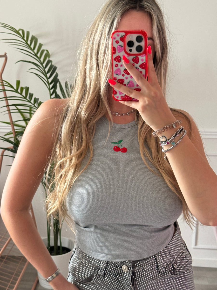 Top corto a costine con ciliegie ricamate – alternate