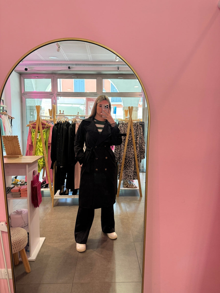 Trench nero con cintura – alternate