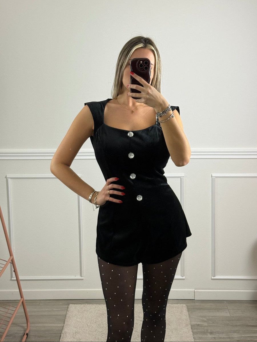 Tutina smanicata in ciniglia con bottoni gioiello