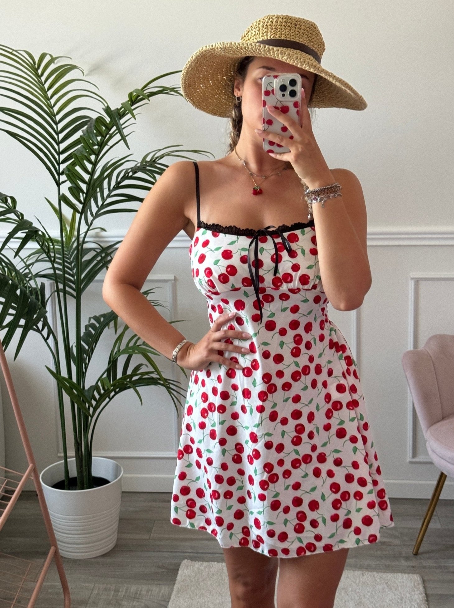 Vestitino con ciliegie, orli ricamati e fiocchetto - Follie by Alice