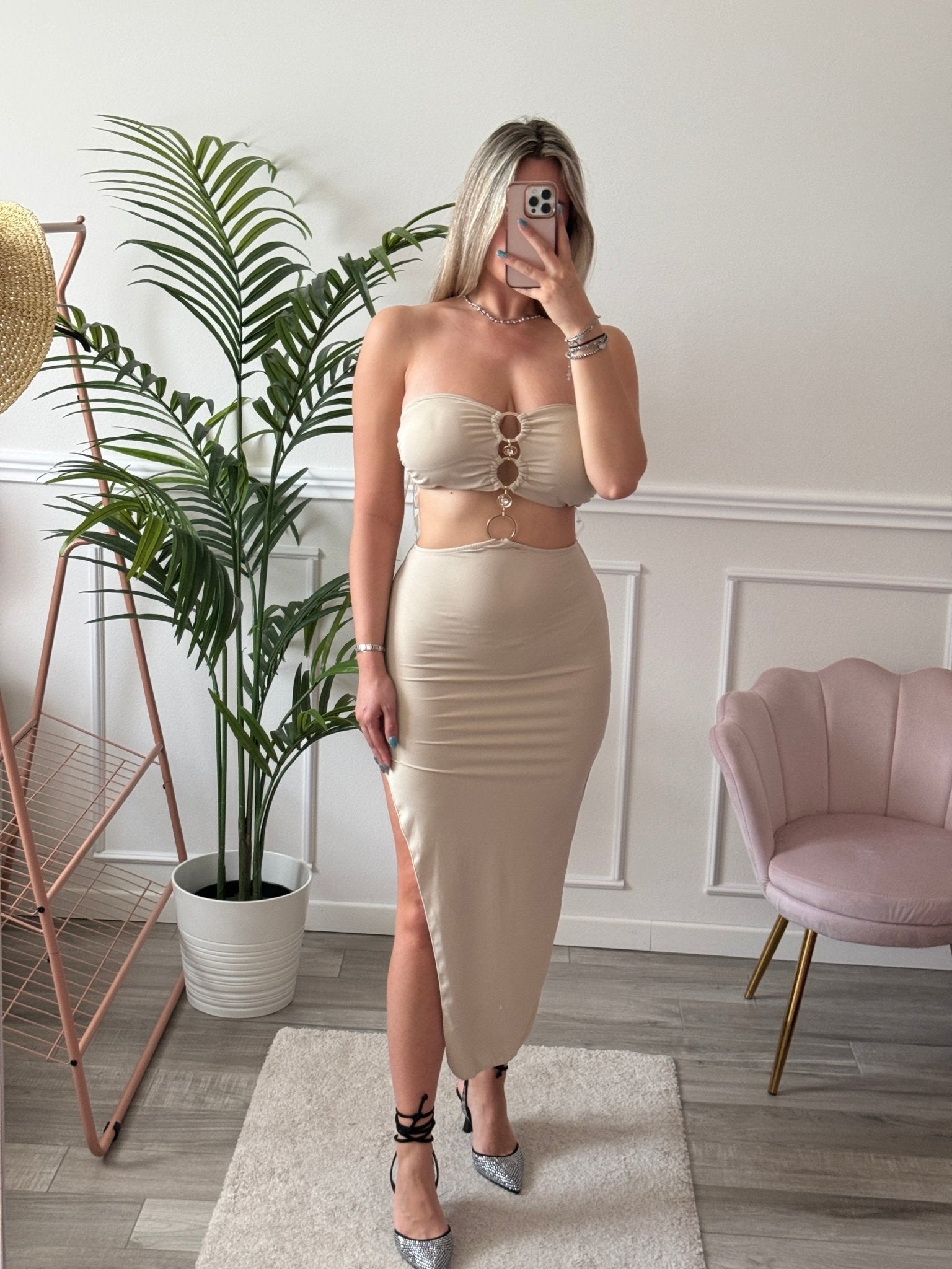 Vestitino cut - out con spacco e morsetto gioiello - Follie by Alice