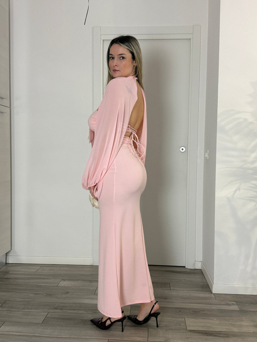 Vestito lungo drappeggiato con dettaglio cut-out sul retro e stola velata a collo alto con maniche a palloncino