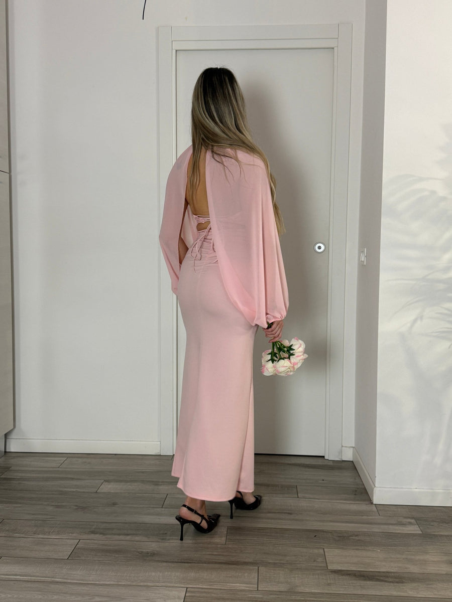 Vestito lungo drappeggiato con dettaglio cut-out sul retro e stola velata a collo alto con maniche a palloncino – alternate