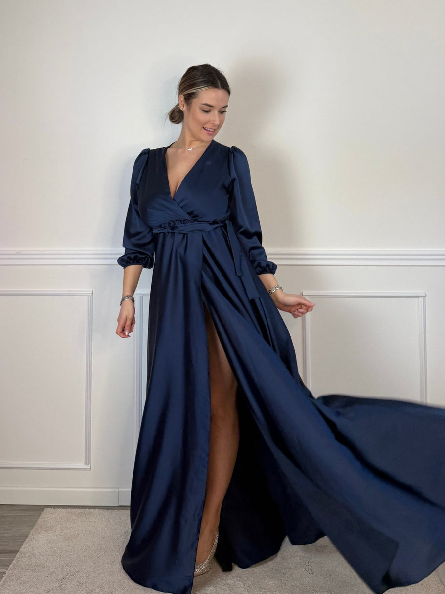 Vestito lungo in raso con scollo a V, maniche tre quarti e spacco