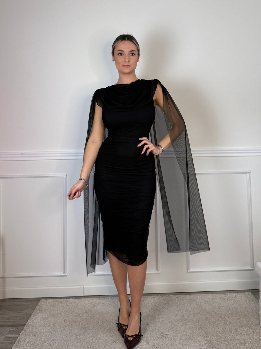 Vestito lungo in tulle con scollo a cascata, schiena scoperta e cape a stola