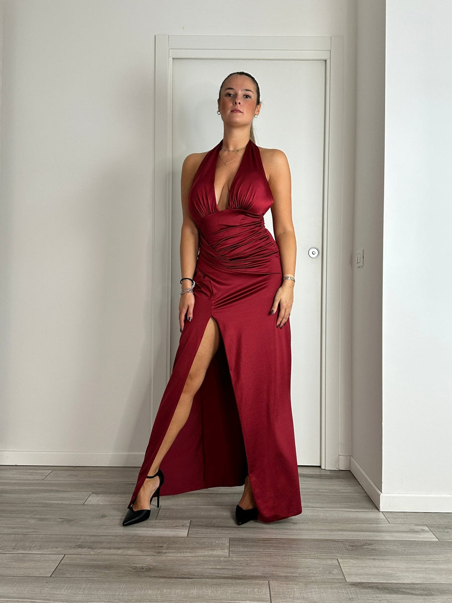 Vestito lungo smanicato in raso drappeggiato con spacco – alternate