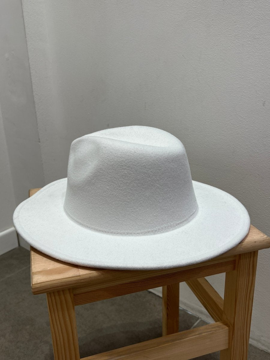 Cappello vintage bianco di cotone