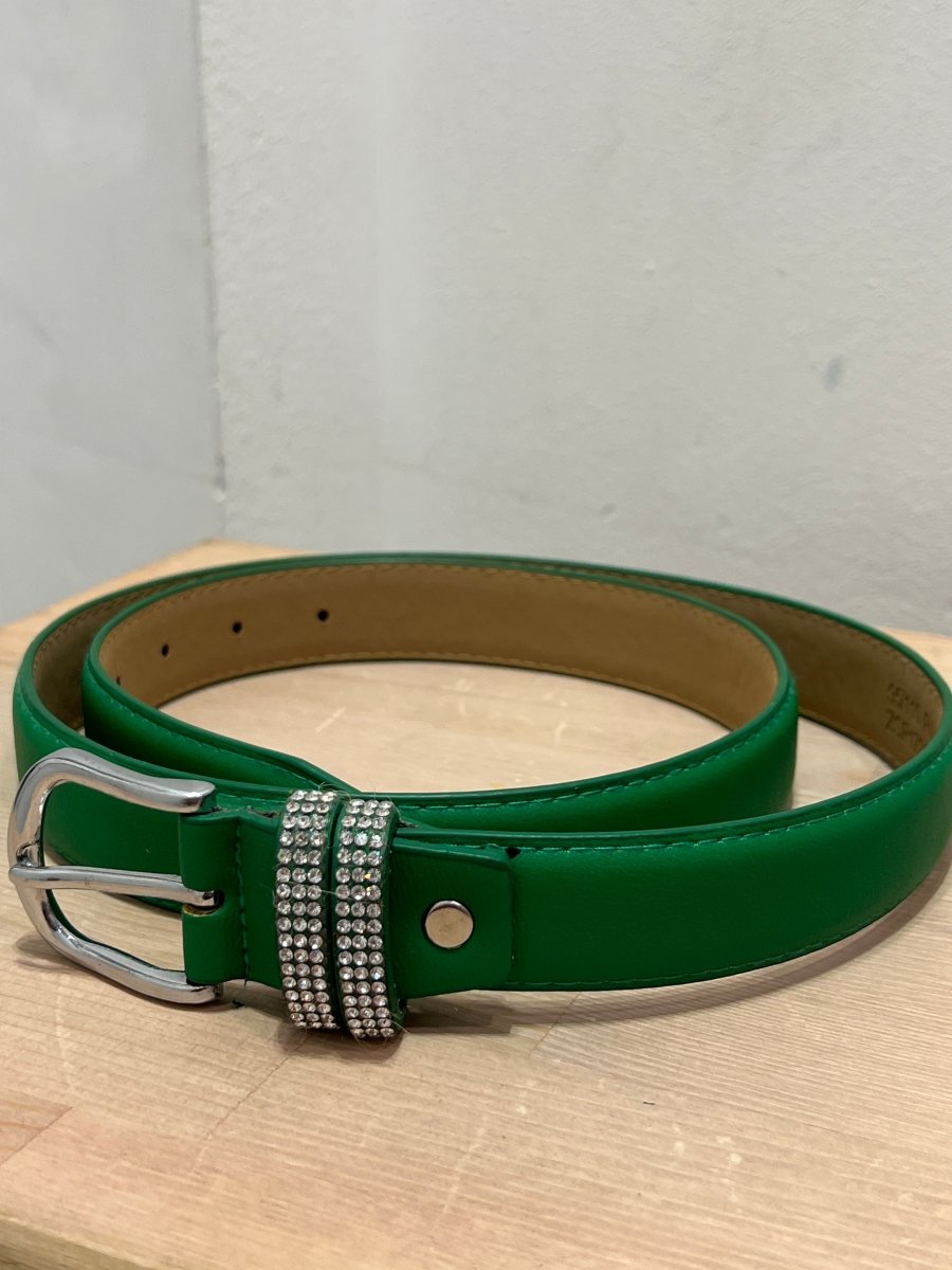 Cintura verde con fibbia in metallo con strass
