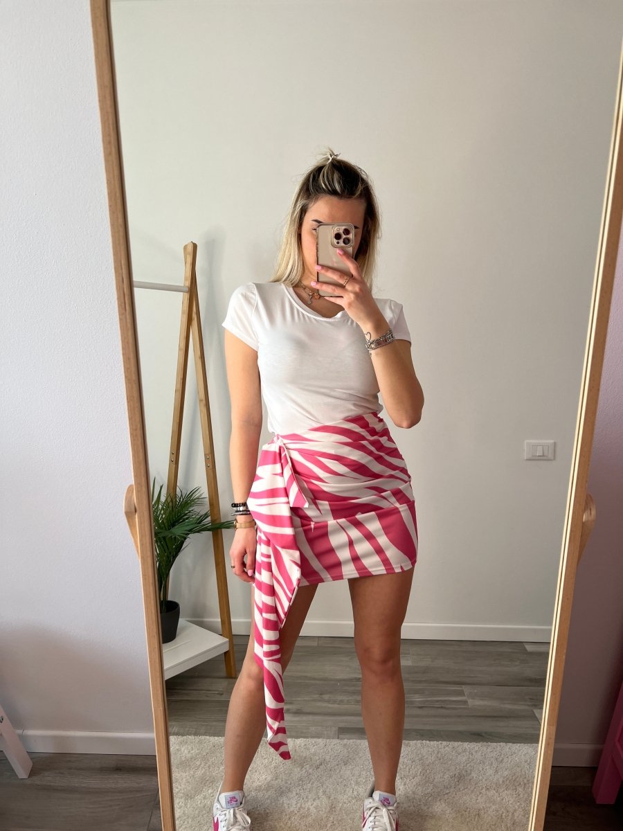 Gonna fucsia e bianca drappeggiata con fiocco