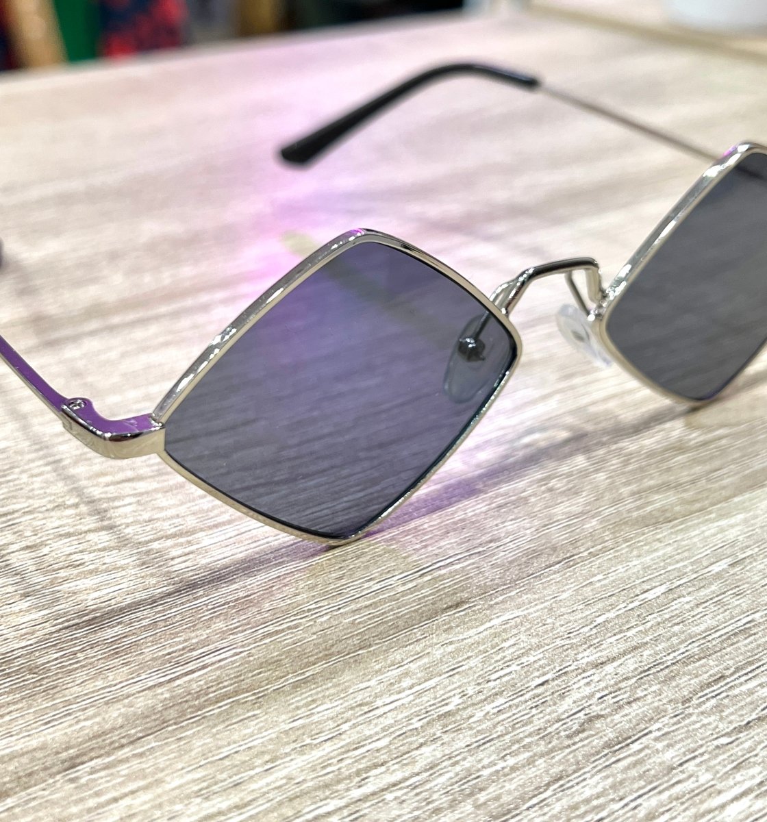 Occhiali da sole neri a rombo con cornice argento - Follie by Alice