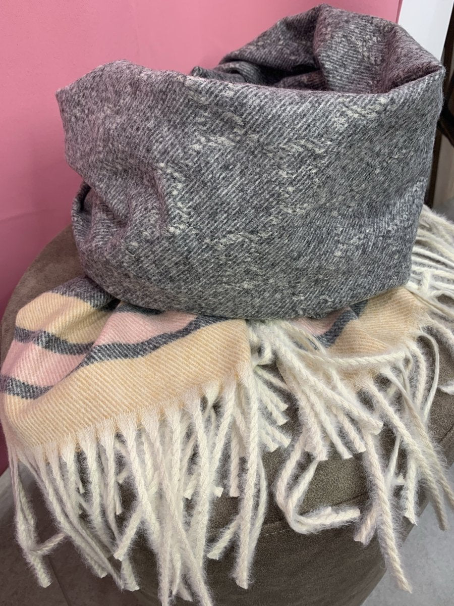 Sciarpa grigia con righe e frangette - Follie by Alice