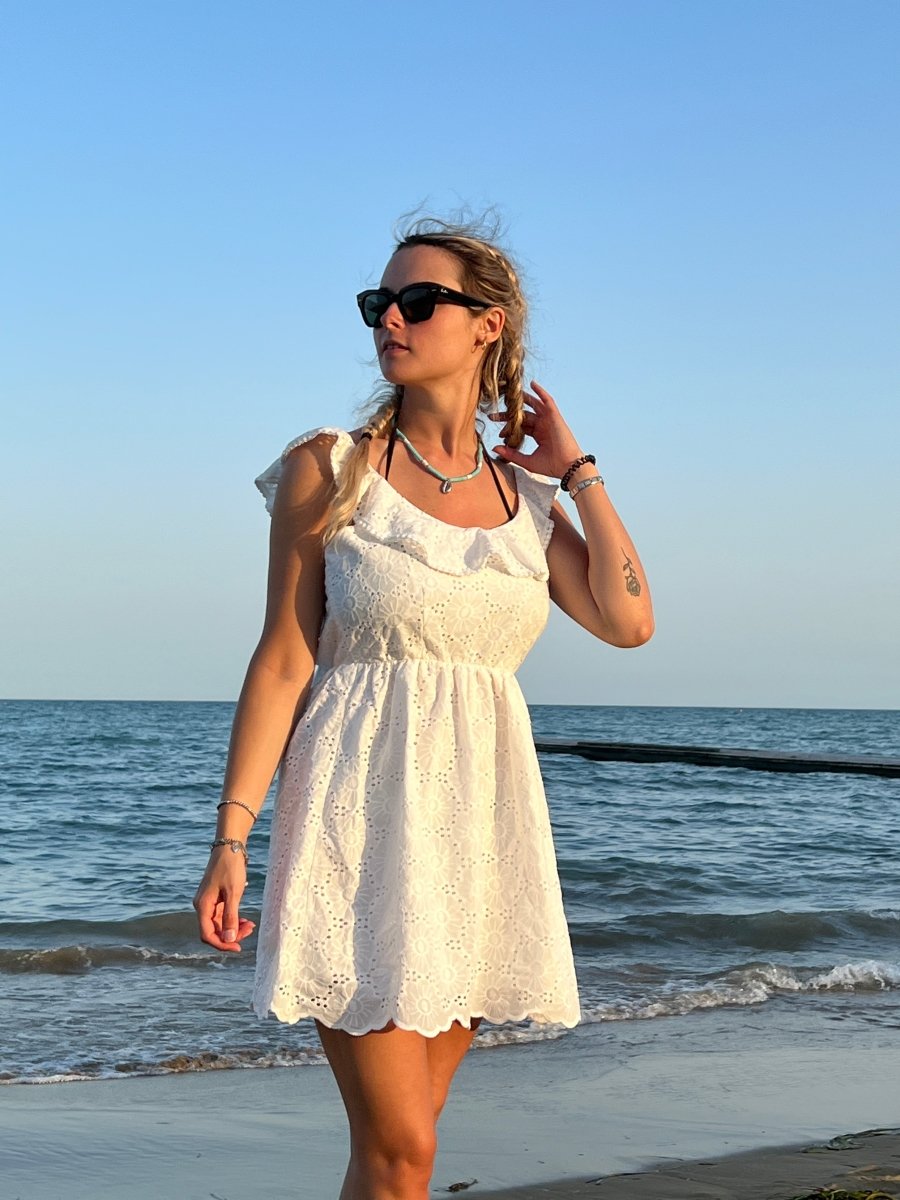 Vestitino bianco con dettagli in sangallo