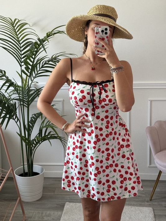 Scopri la Dolcezza della Moda con la Stampa Ciliegie! 🍒 - Follie by Alice