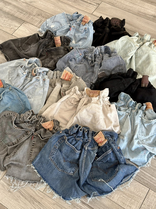 Scopri la Nuova Collezione di Shorts Levi's Vintage Denim Sfrangiati a Caramella 🍬 - Follie by Alice