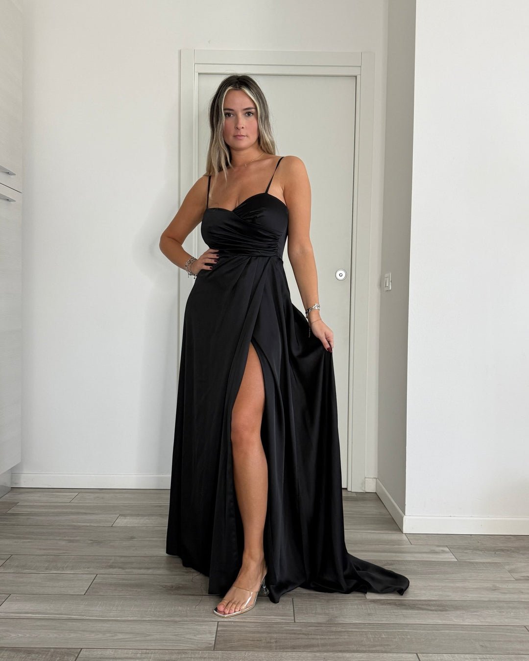 Vestiti Lunghi e Abiti Neri da Donna - Follie by Alice