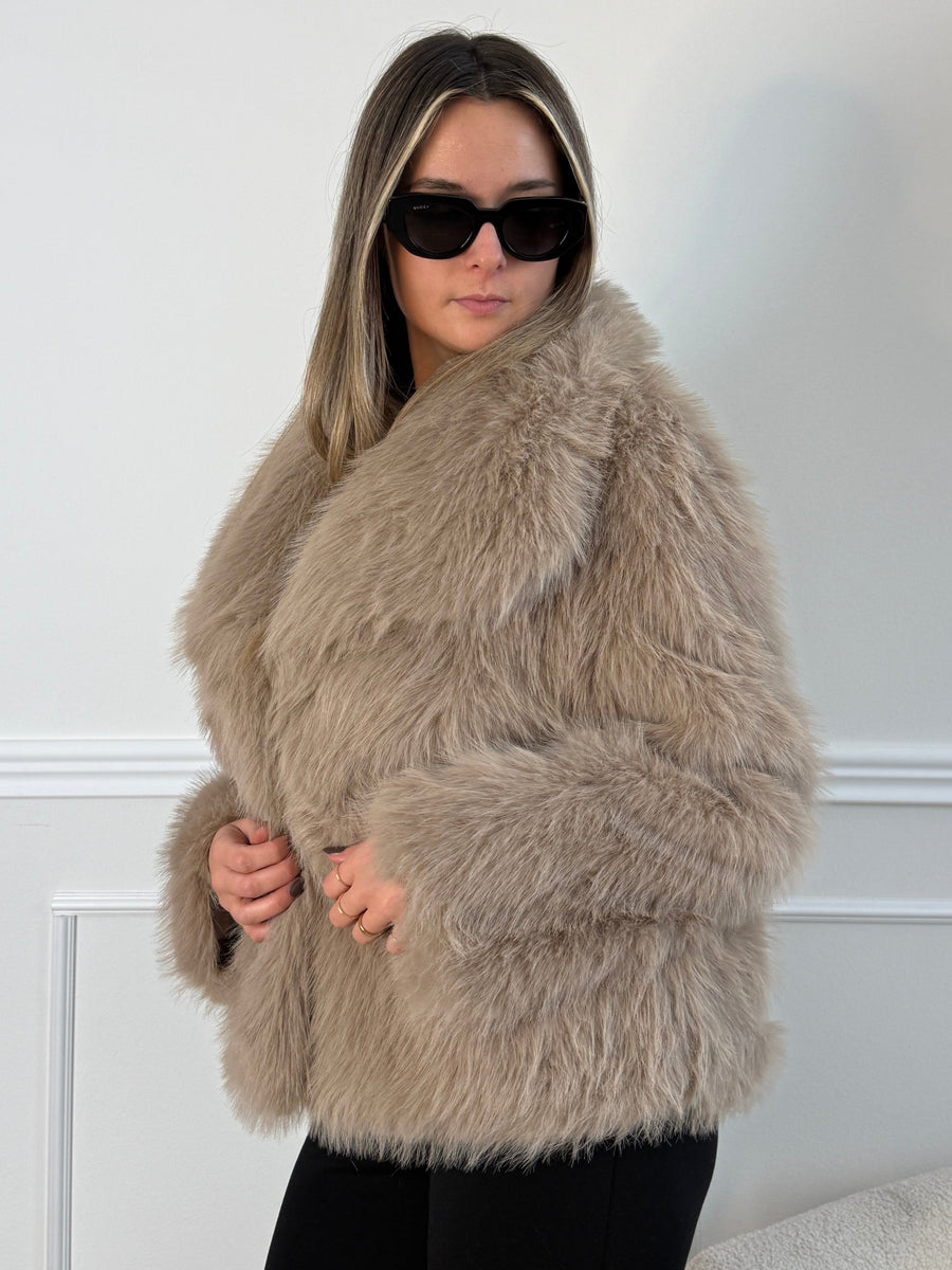 Pelliccia morbida con bottone – alternate