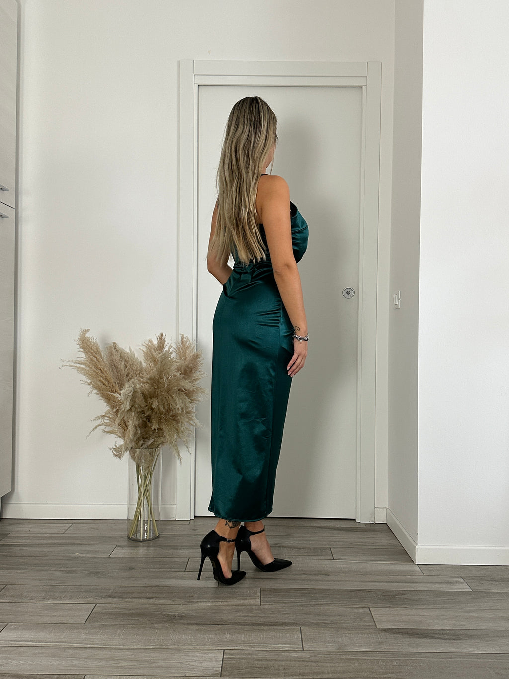 Vestito lungo drappeggiato in satin con spacco - Follie by Alice