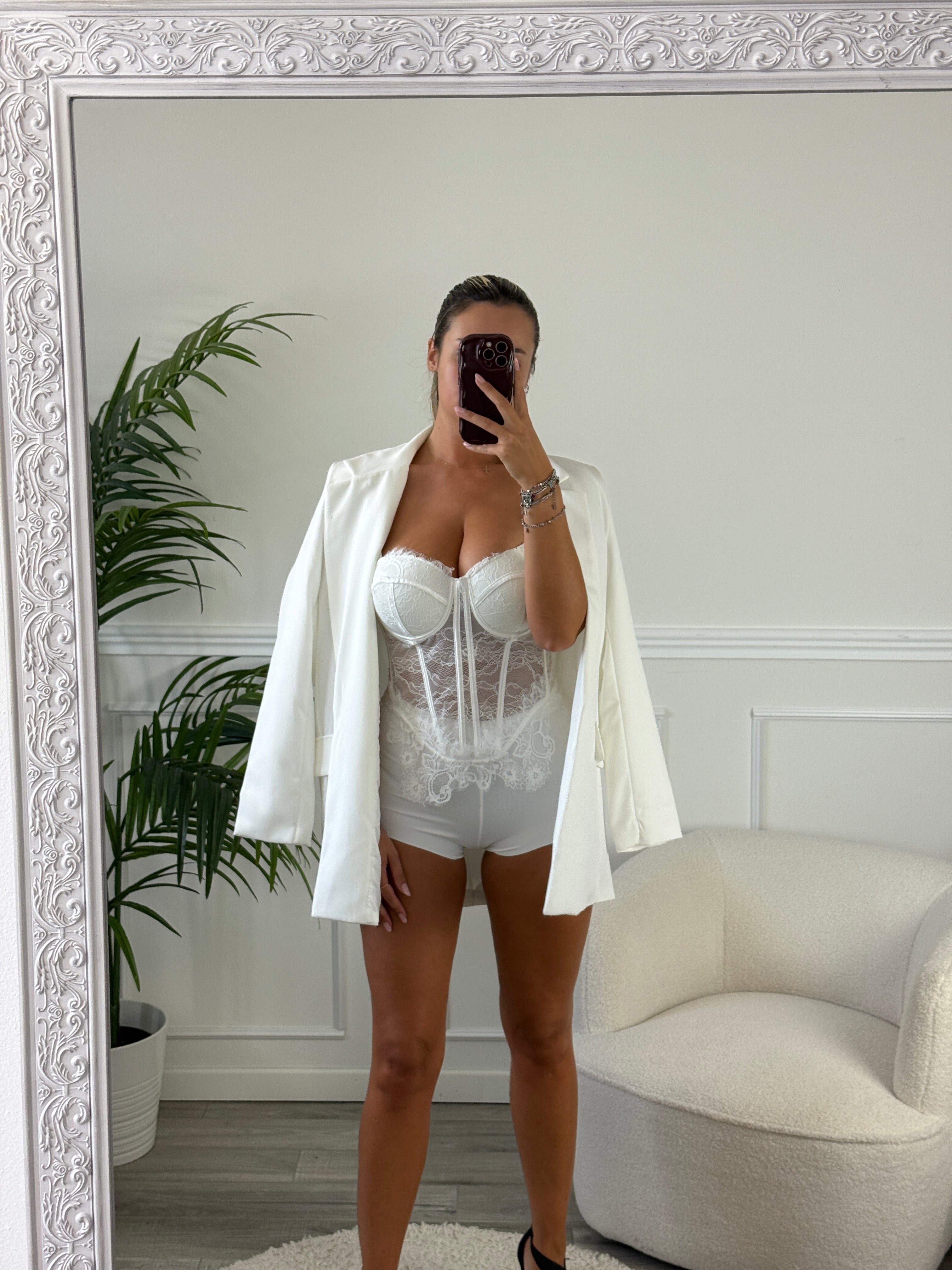 Top bustier in pizzo con coppe strutturate
