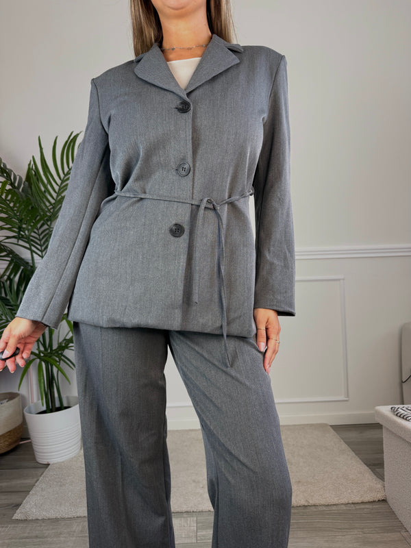 Giacca sartoriale con foulard OBI