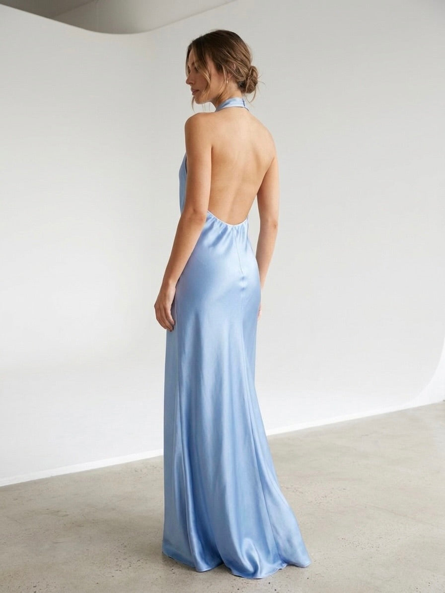 Vestito lungo halter in raso con schiena scoperta AZURE – alternate