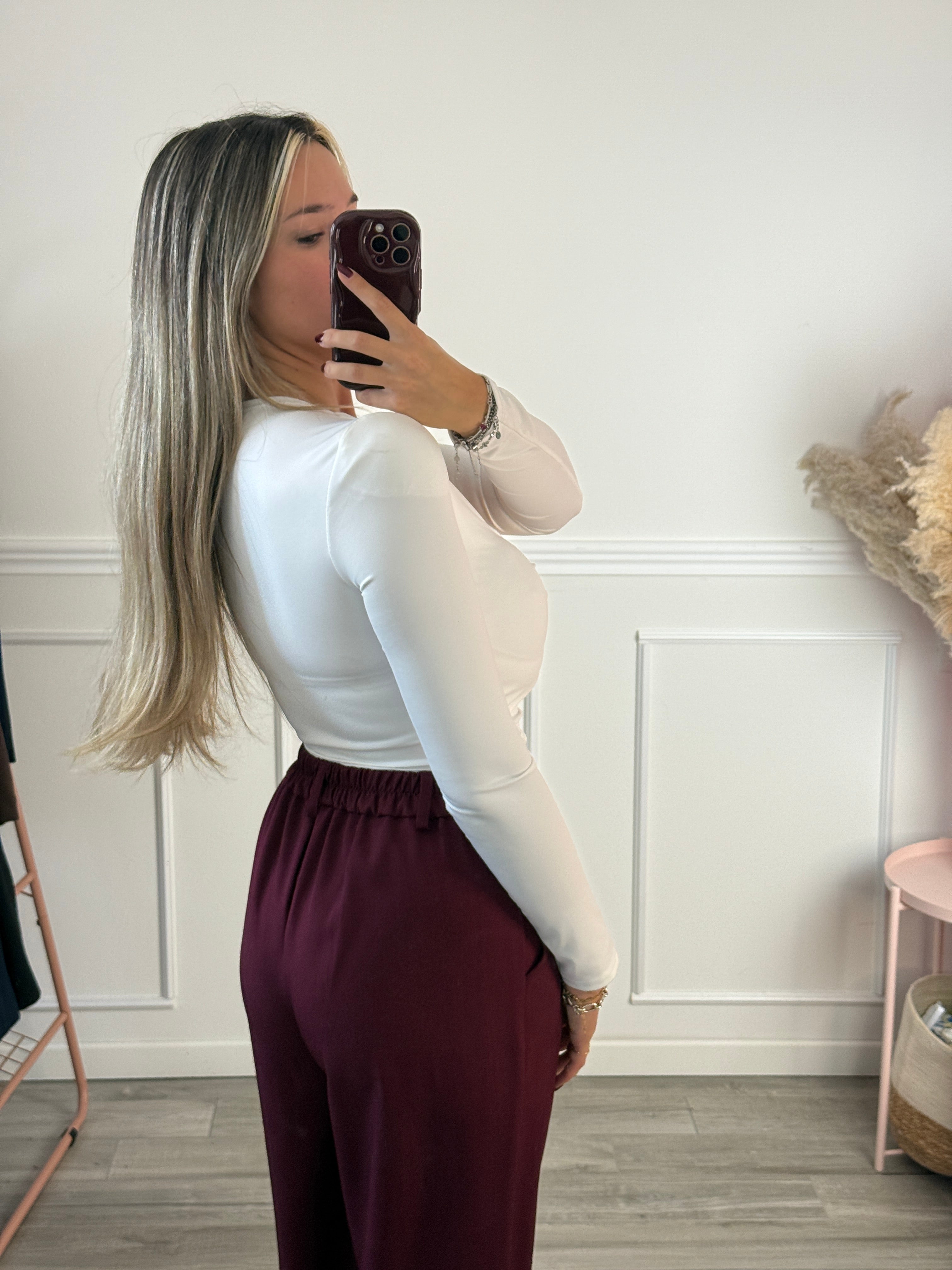 Top a maniche lunghe con drappeggio a farfalla e dettaglio scultura