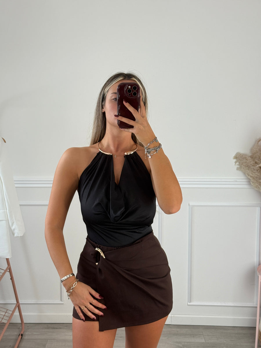 Body in raso con collo halter con collare dorato rigido
