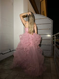 Abito lungo in tulle con scollo a cuore e gonna a balze asimmetriche