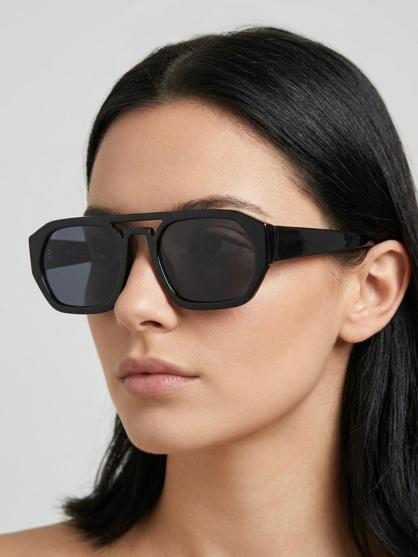 Occhiali da sole neri squadrati