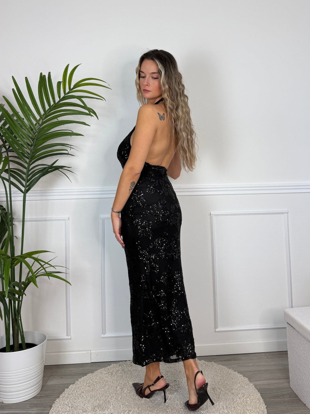 Vestito lungo halter in tulle ricamato con paillettes DUCHESSA - Follie by Alice