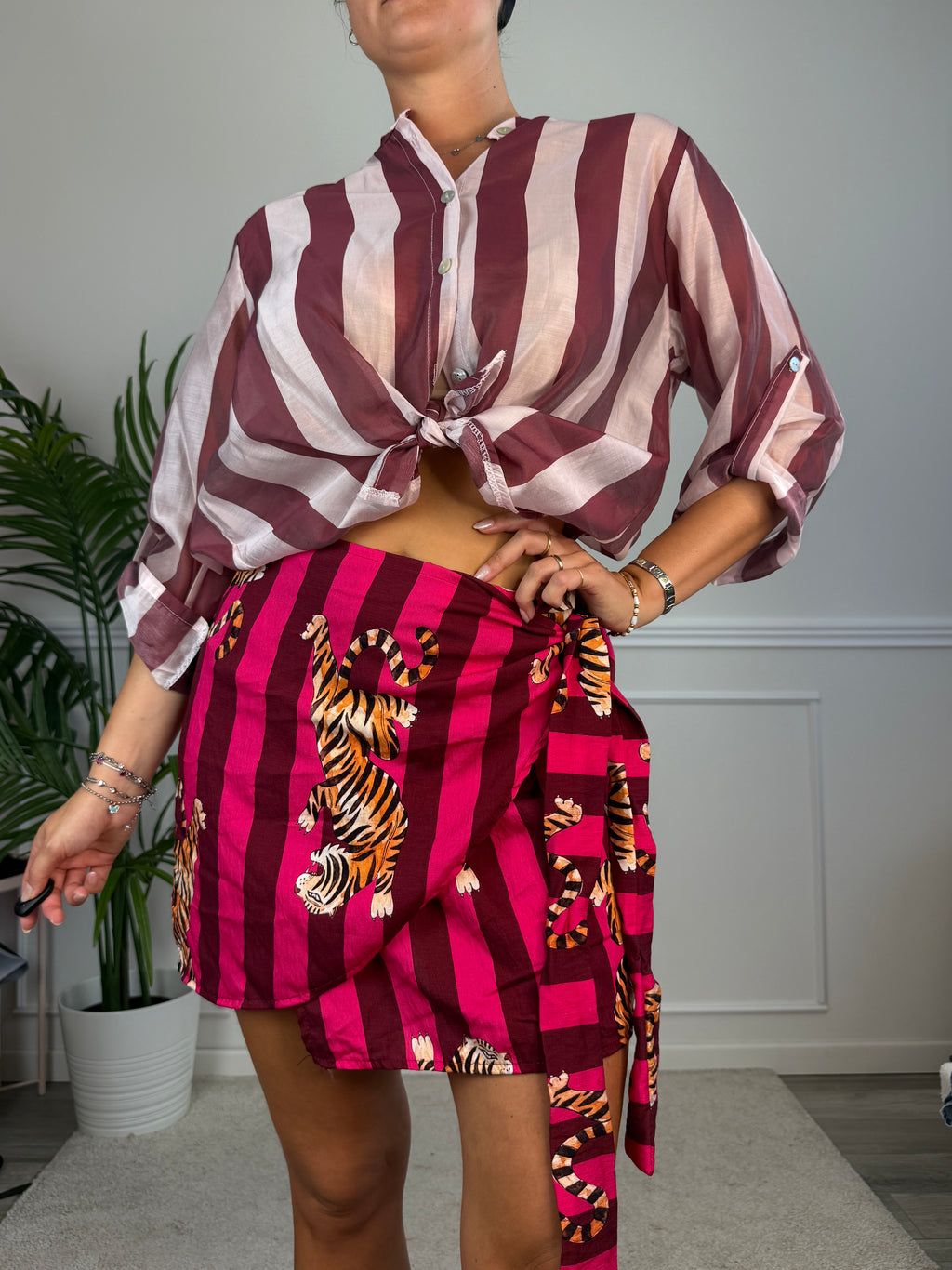 Pareo gonna fucsia a righe con stampe animalier ISLA