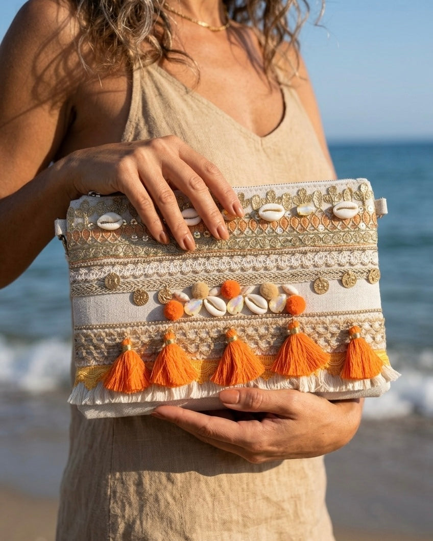 Pochette mare in juta con conchiglie e pouf arancioni