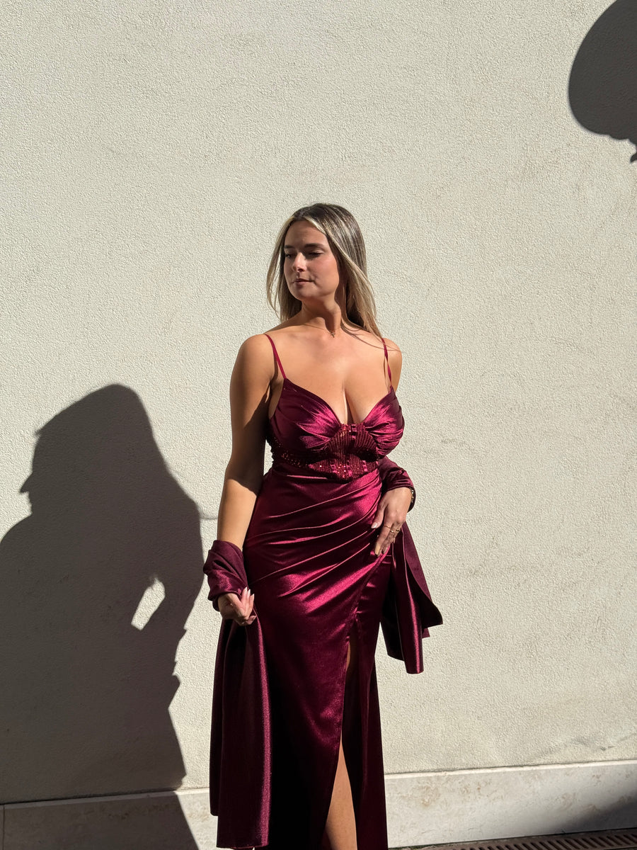 Vestito lungo in raso con top a corsetto con paillettes, drappeggio e spacco profondo – alternate