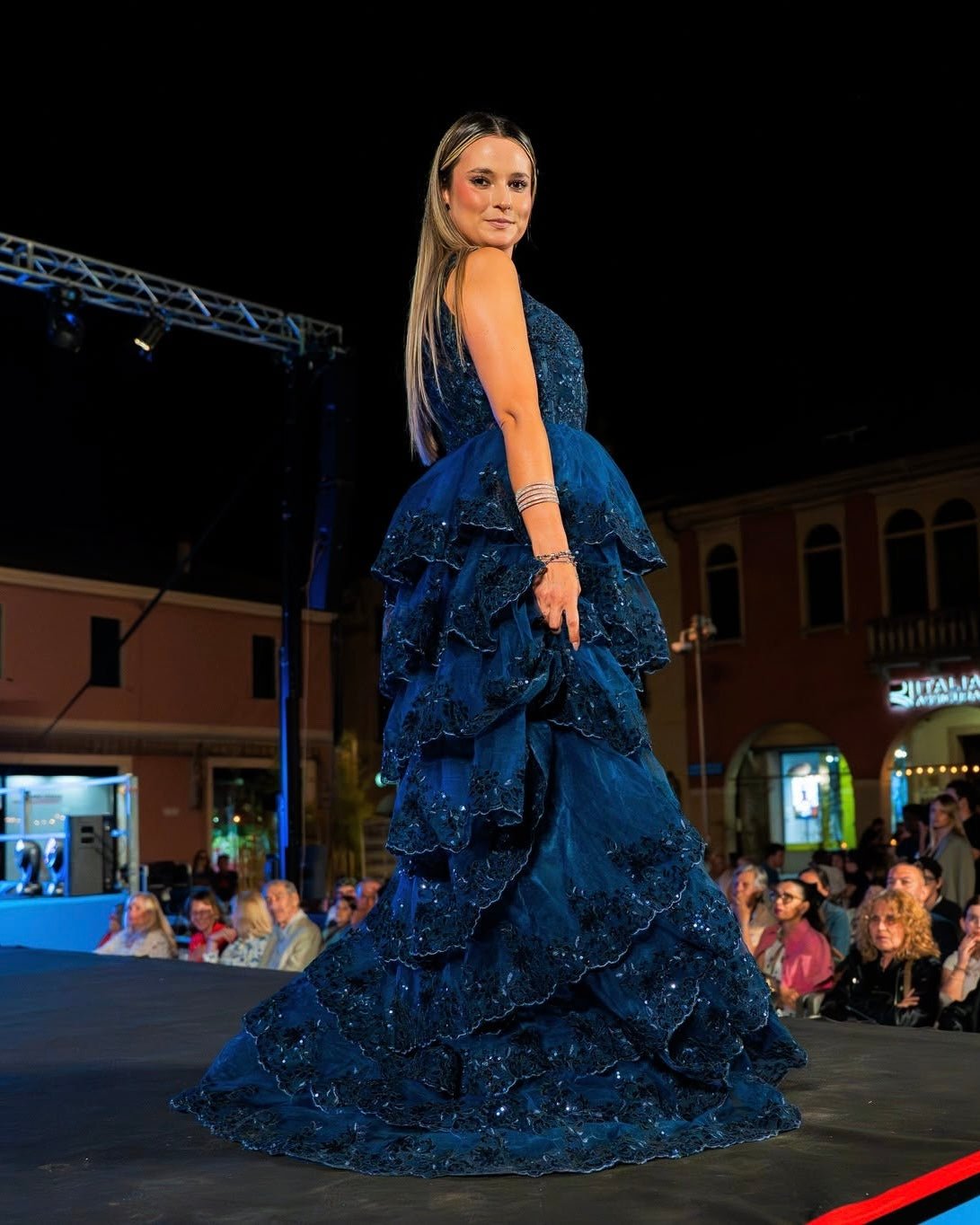 Abito lungo in tulle con paillettes all-over VERSAILLES - Follie by Alice