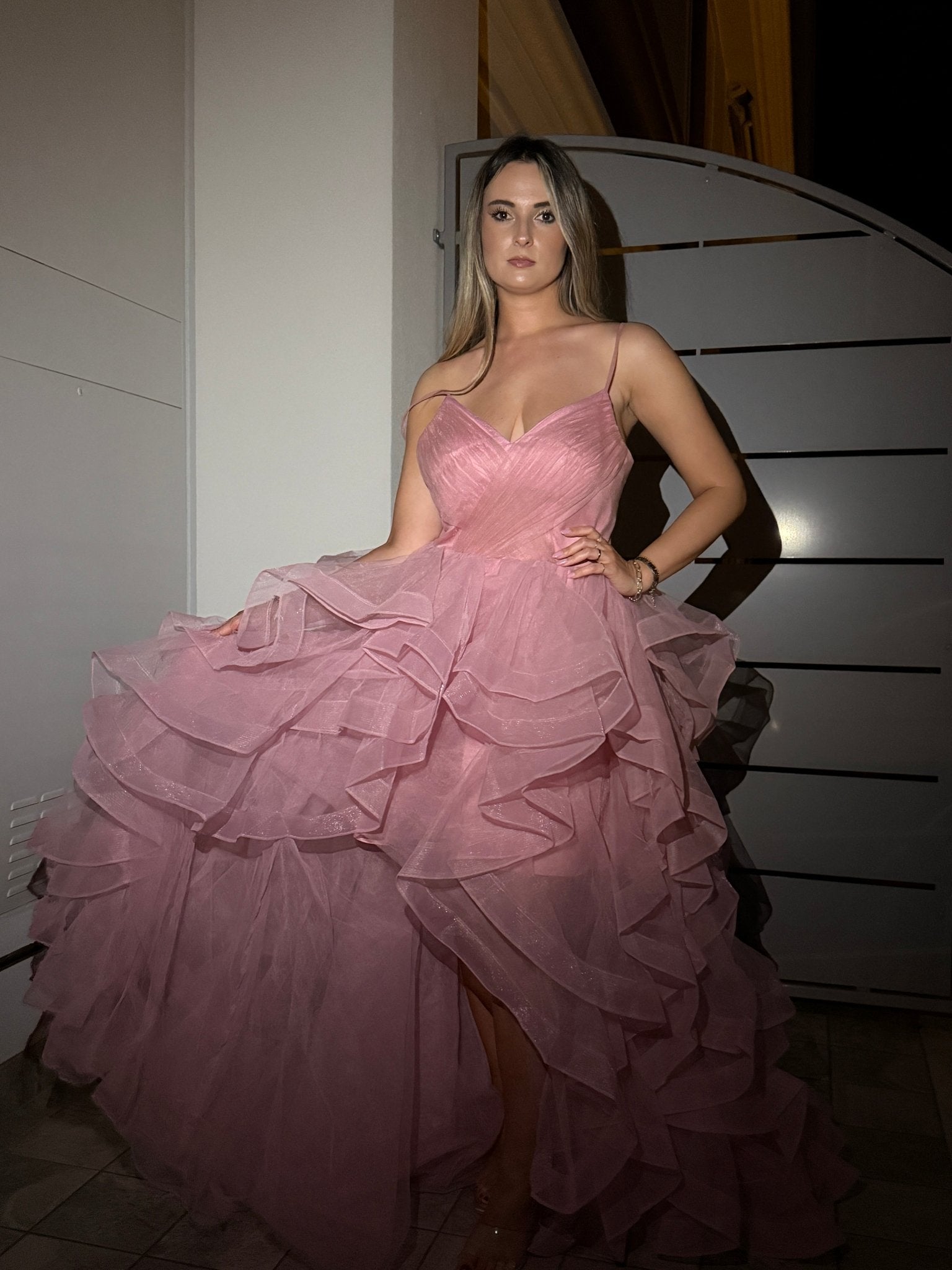 Abito lungo in tulle con scollo a cuore e gonna a balze asimmetriche - Follie by Alice