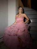 Abito lungo in tulle con scollo a cuore e gonna a balze asimmetriche