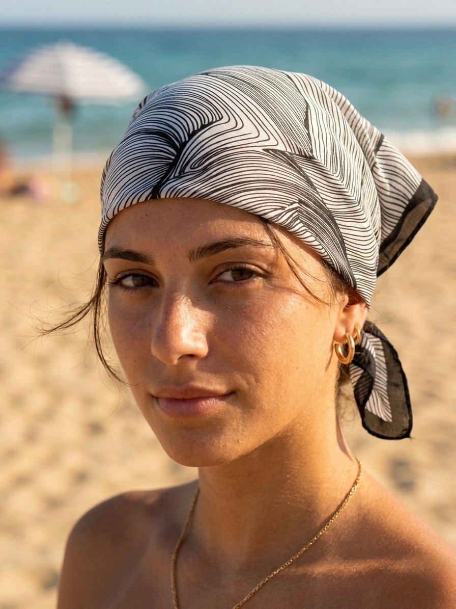 Bandana bianca e nera in raso con fantasia etnica - Follie by Alice