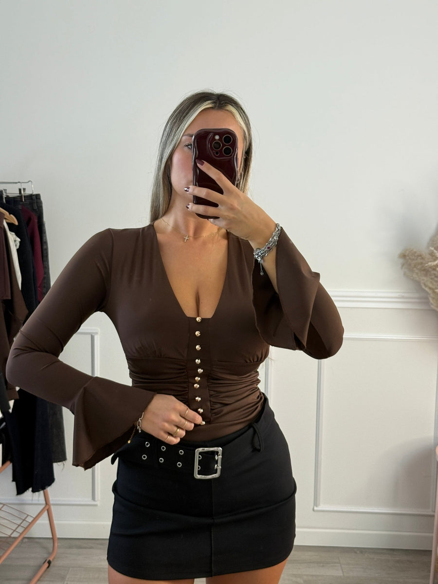 Body drappeggiato a maniche lunghe con bottoncini e maniche a campana – alternate