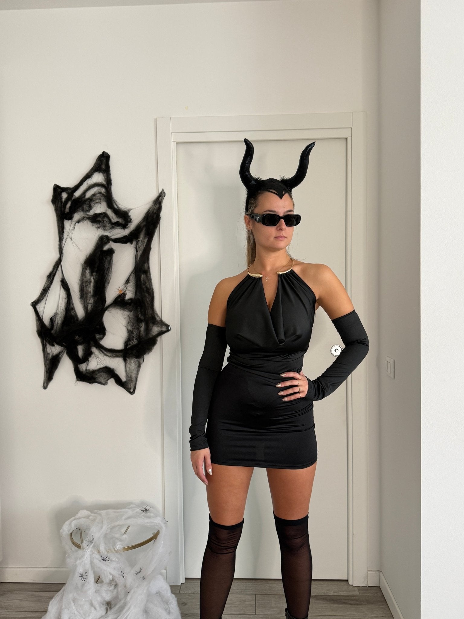 Body in raso con manicotti e collo halter con collare dorato rigido - Follie by Alice