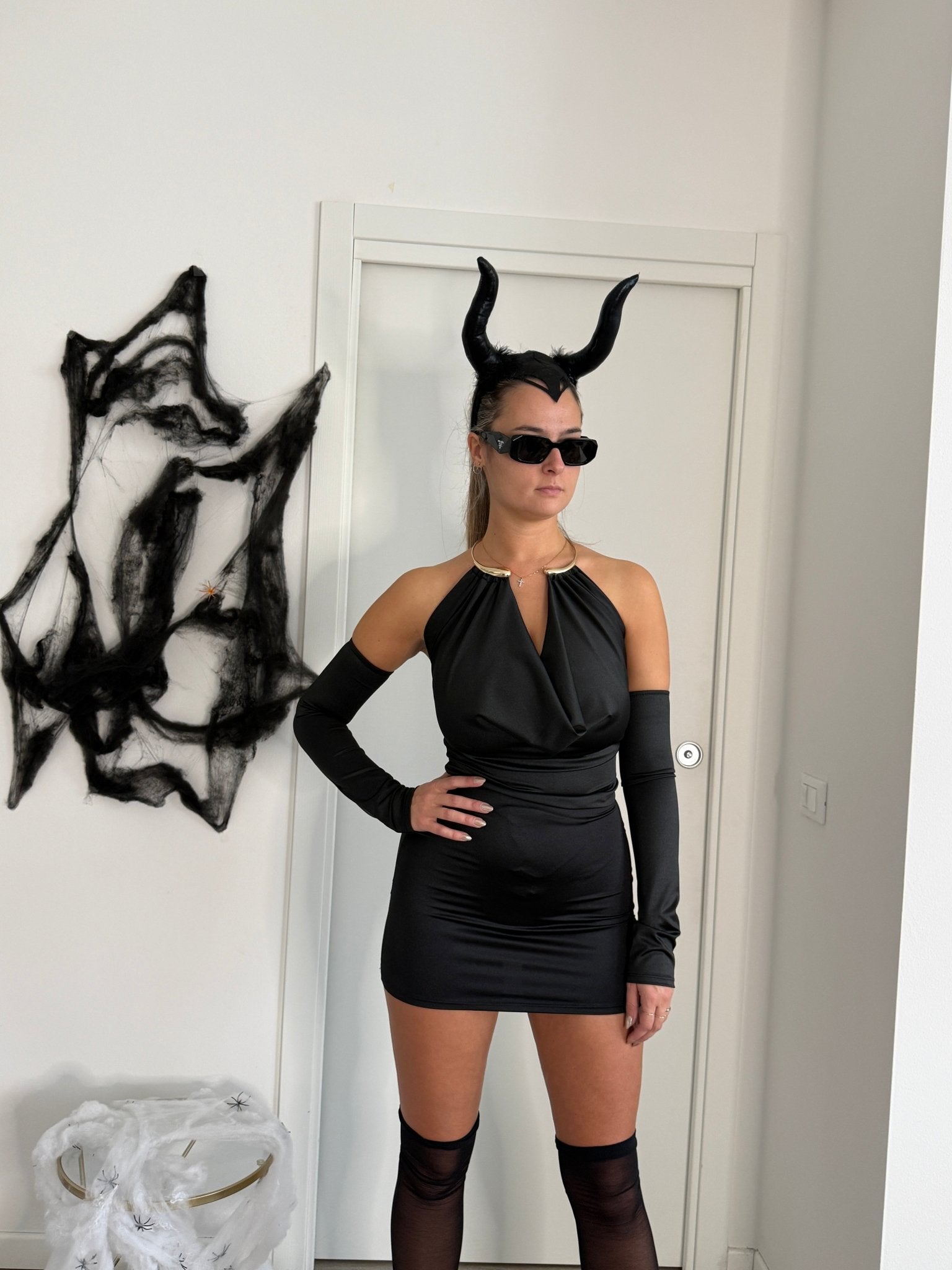 Body in raso con manicotti e collo halter con collare dorato rigido - Follie by Alice
