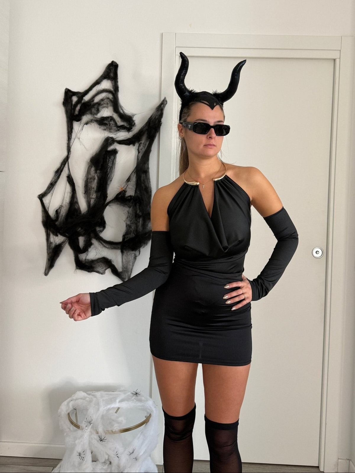 Body in raso con manicotti e collo halter con collare dorato rigido - Follie by Alice