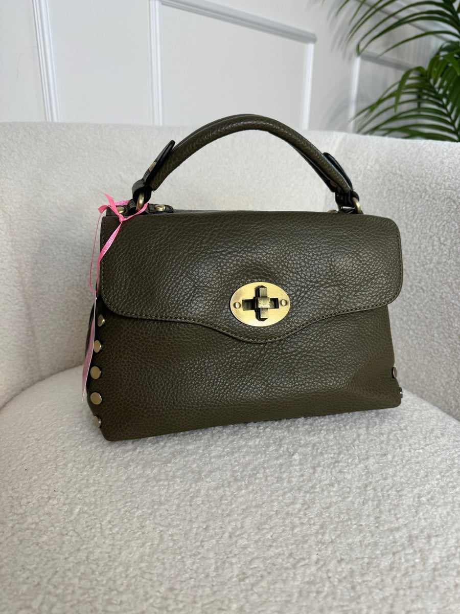 Borsa a tracolla con borchie – alternate